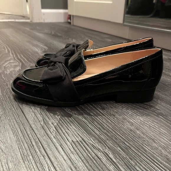 Women's Lindio Bow Slip-On Tailored Loafers - Picture 6 of 7